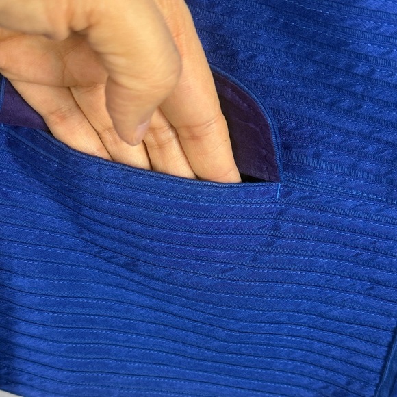 Chico's Royal Blue Classic Elegant Pin Tuck Hidden Button Blazer Jacket Size 1 - Picture 6 of 13